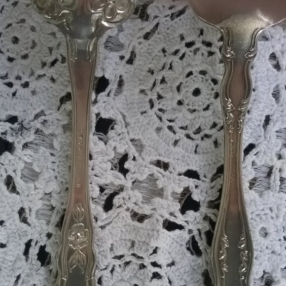 Antique Ornate Meat Forks Set of 2 Embossed Silver Plated Serving Flatware - Picture 4 of 8